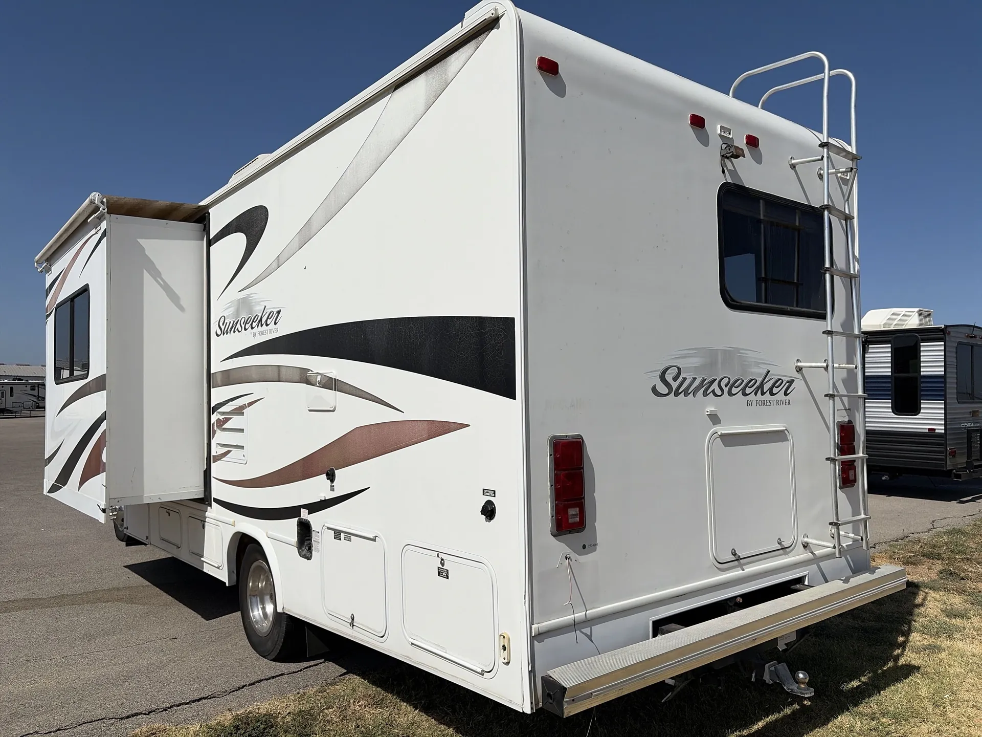 2011 Forest River Sunseeker 2450S — off campside
