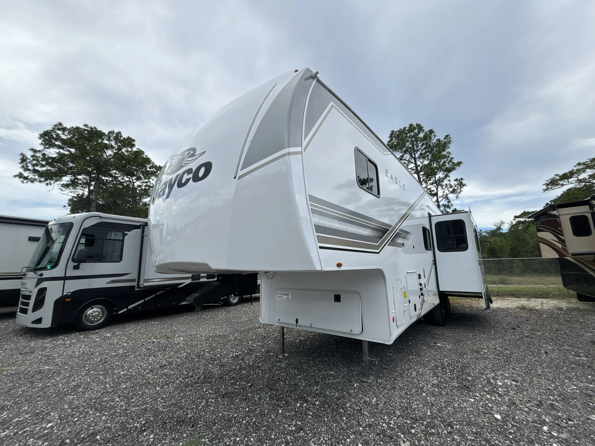 2027 Jayco Eagle SLE 28BHU - Photo 2
