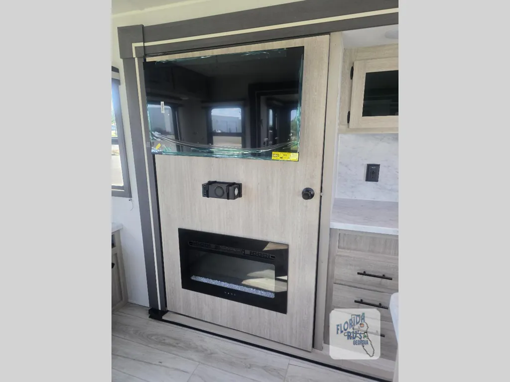 2027 East to West Della Terra 272RL, Photos photo 22