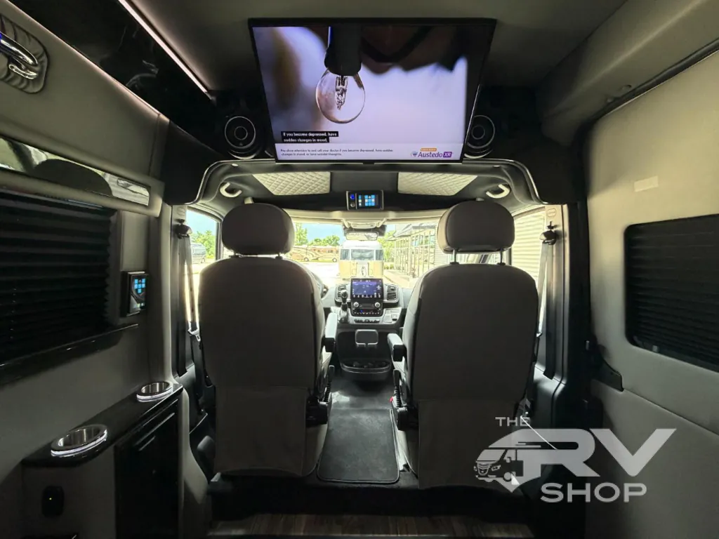 2025 Midwest Automotive Designs Luxe Cruiser D4, Photos photo 20