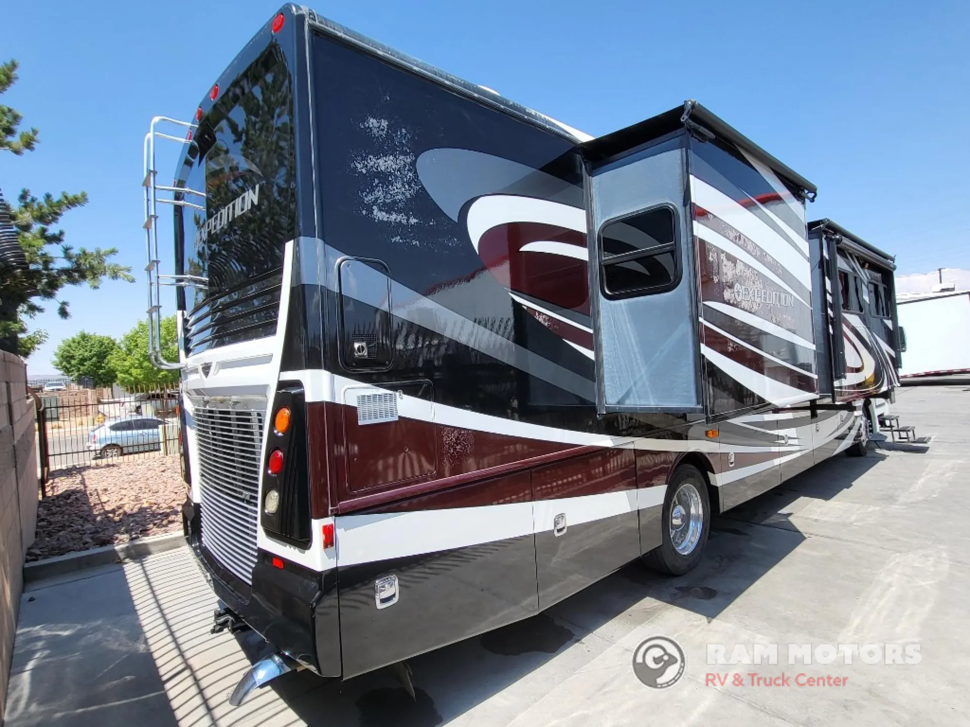 2013 Fleetwood Expedition 38S - Photo 4