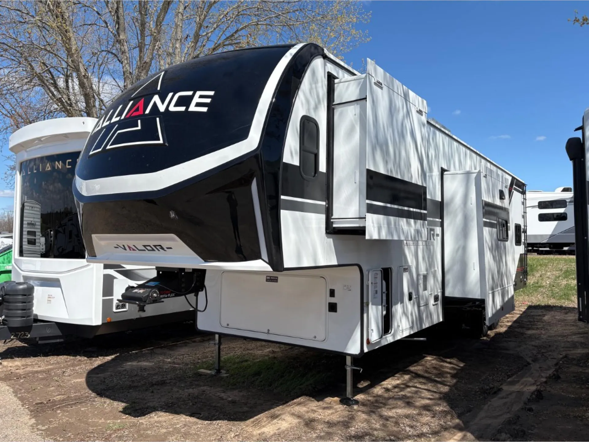 2026 Alliance RV Valor 35A14 - Photo 4