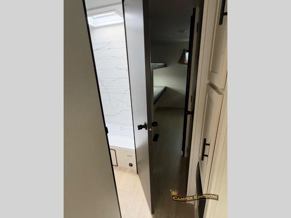 2027 Shasta I-5 532BEDS, Photos photo 14