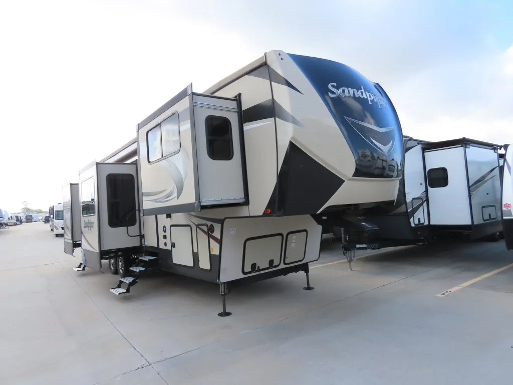 2019 Forest River Sandpiper Front Livingroom - Photo 2