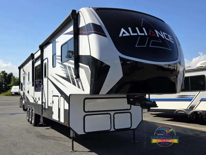 2022 Alliance RV Valor 43V13 - Photo 2