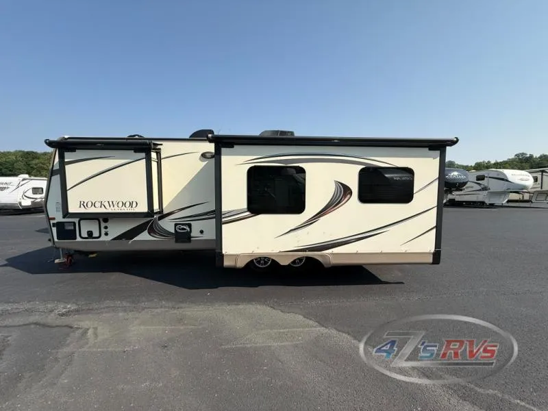 2015 Forest River Rockwood Ultra Lite 2604WS - Photo 4