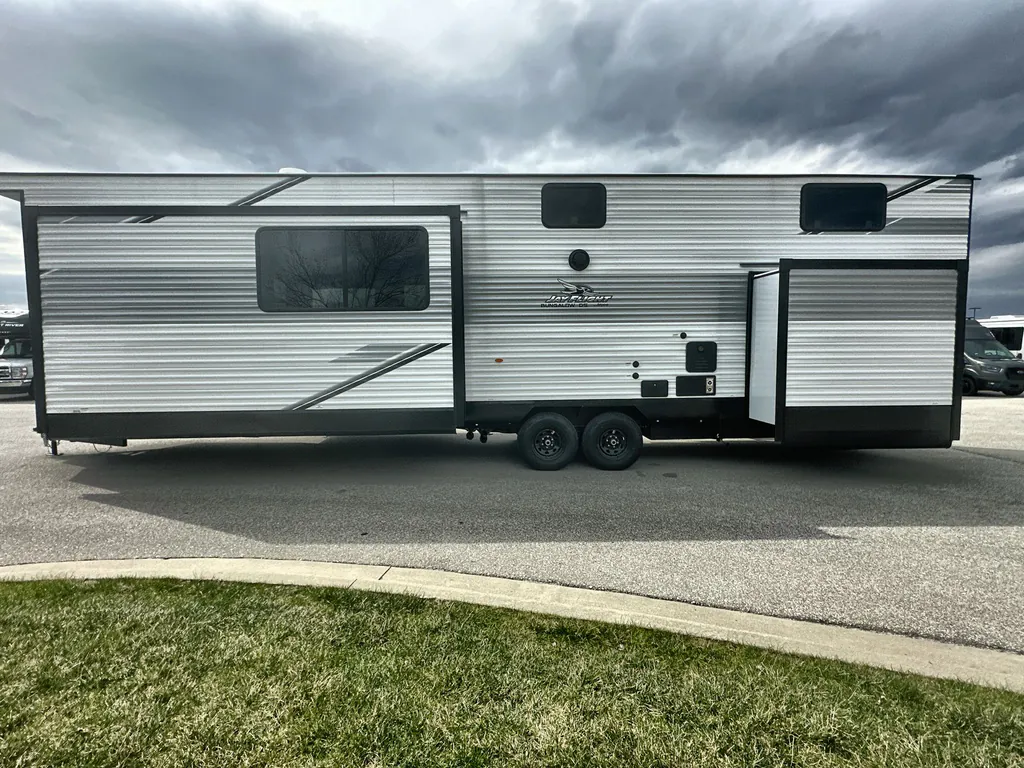 2026 Jayco Jay Flight Bungalow 404LOFT DS, Photos photo 3