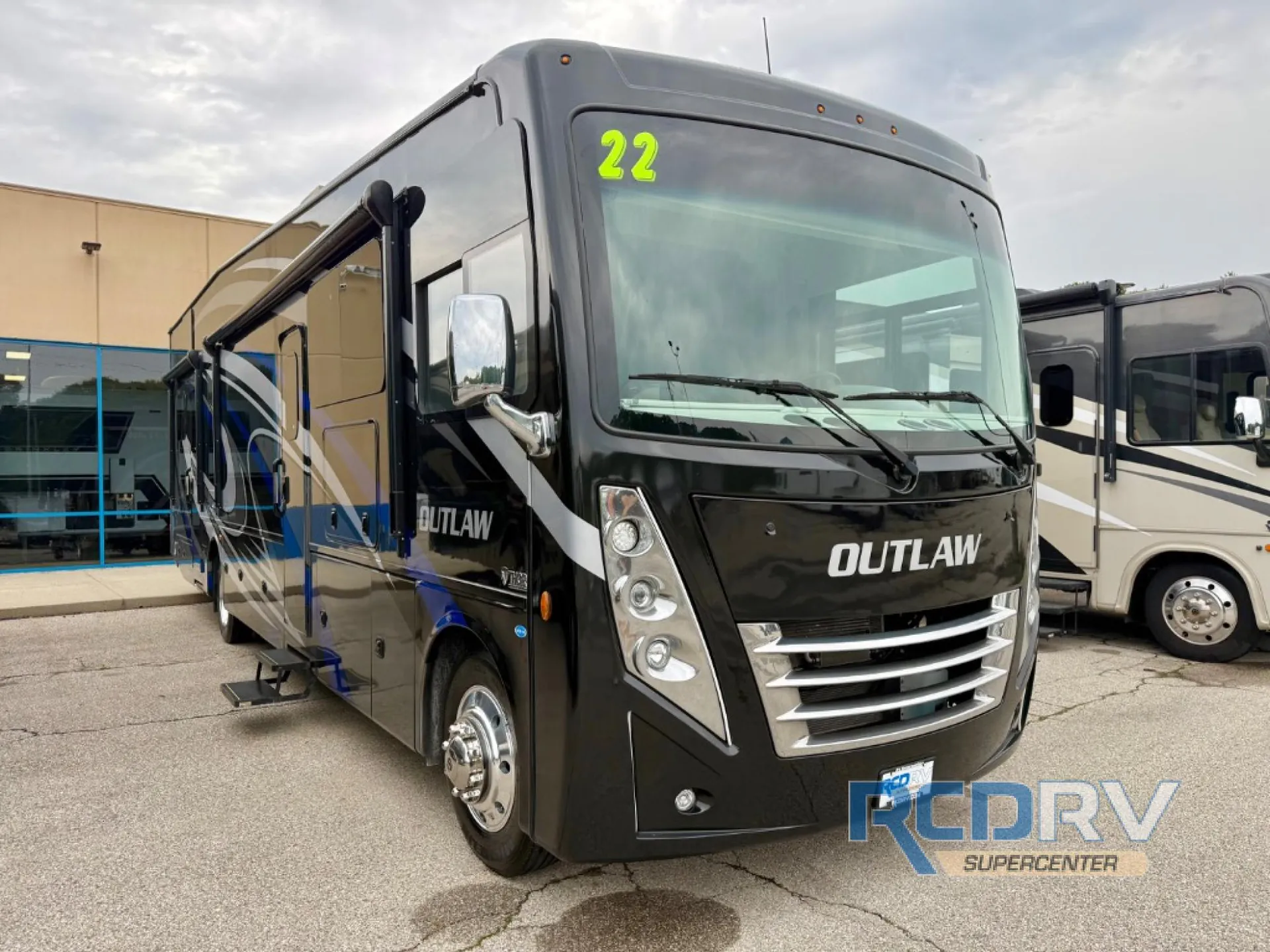 2022 Thor Motor Coach Outlaw 38KB - Photo 3