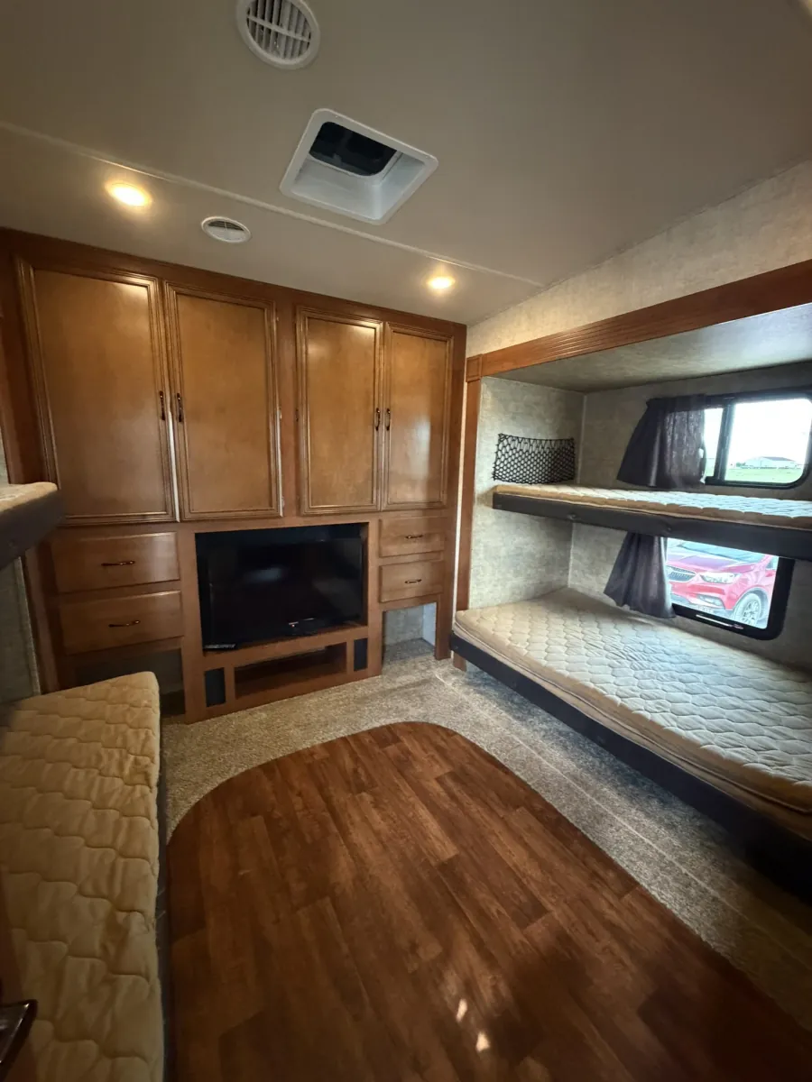 2016 Forest River Sandpiper 365SAQ, Photos photo 75