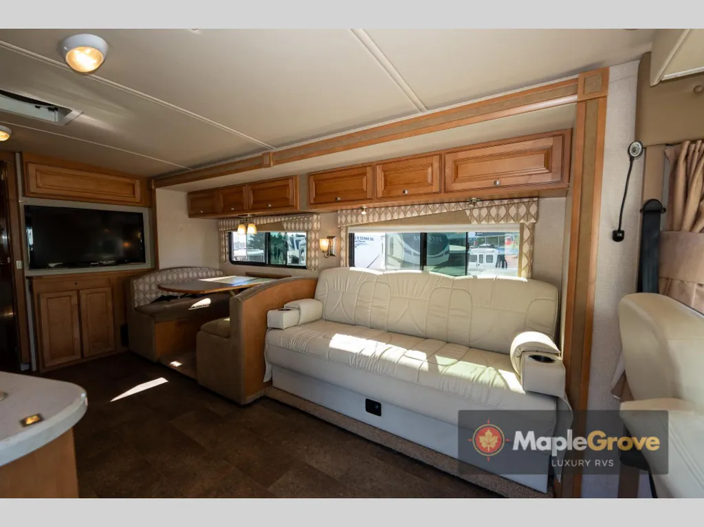 2014 Winnebago Vista 35B, Photos photo 38