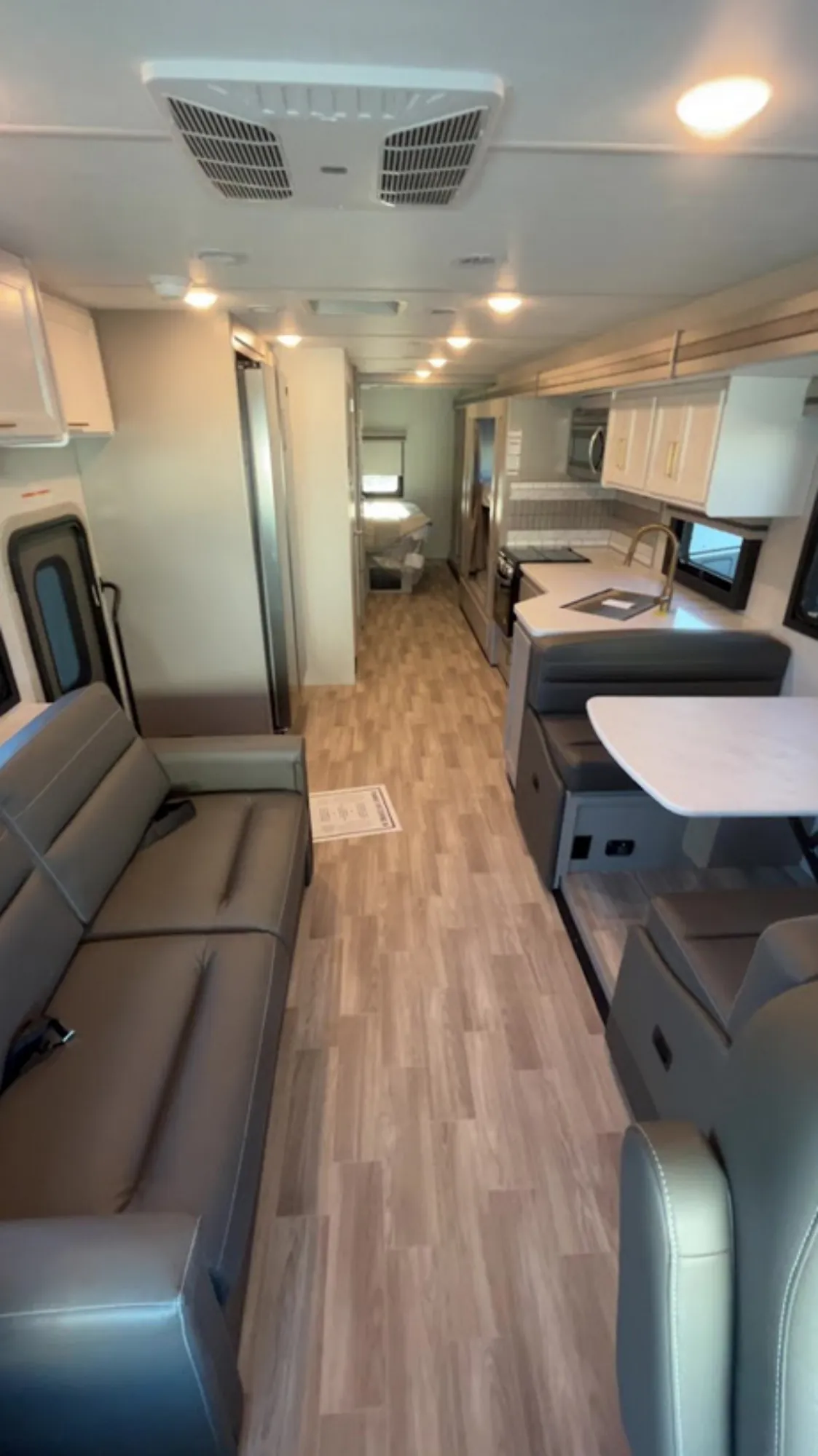 2026 Thor Motor Coach Windsport 35J - Photo 2