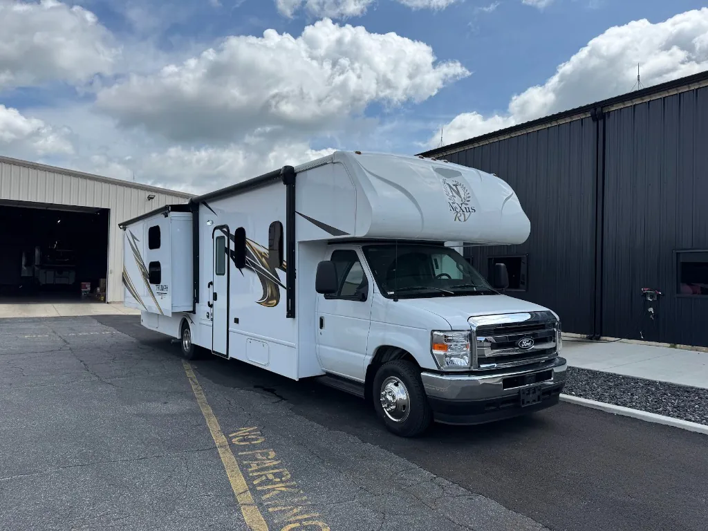 2026 Nexus Triumph 32T, Photos photo 4