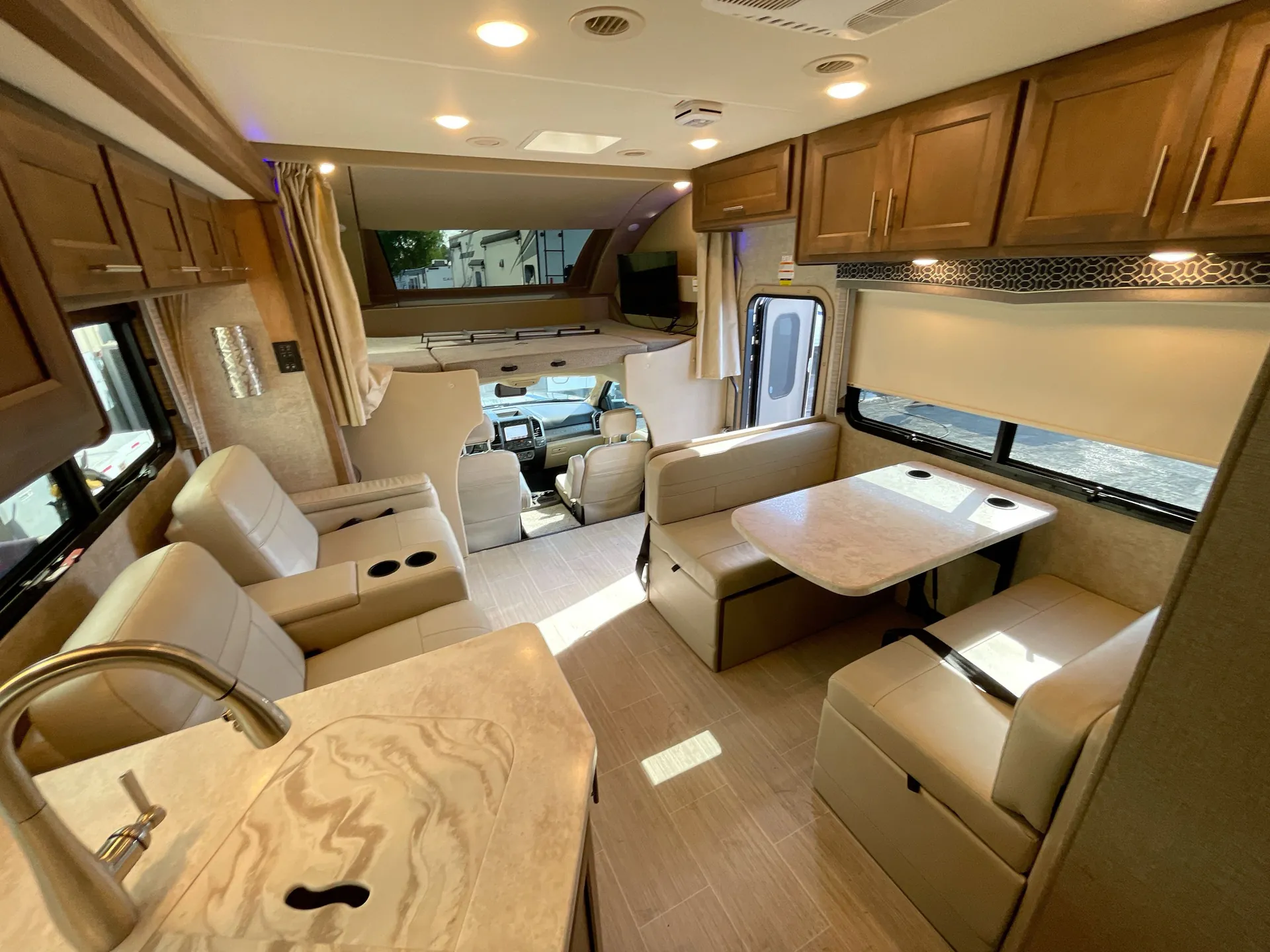 2020 Thor Motor Coach Magnitude SV34 — living area main