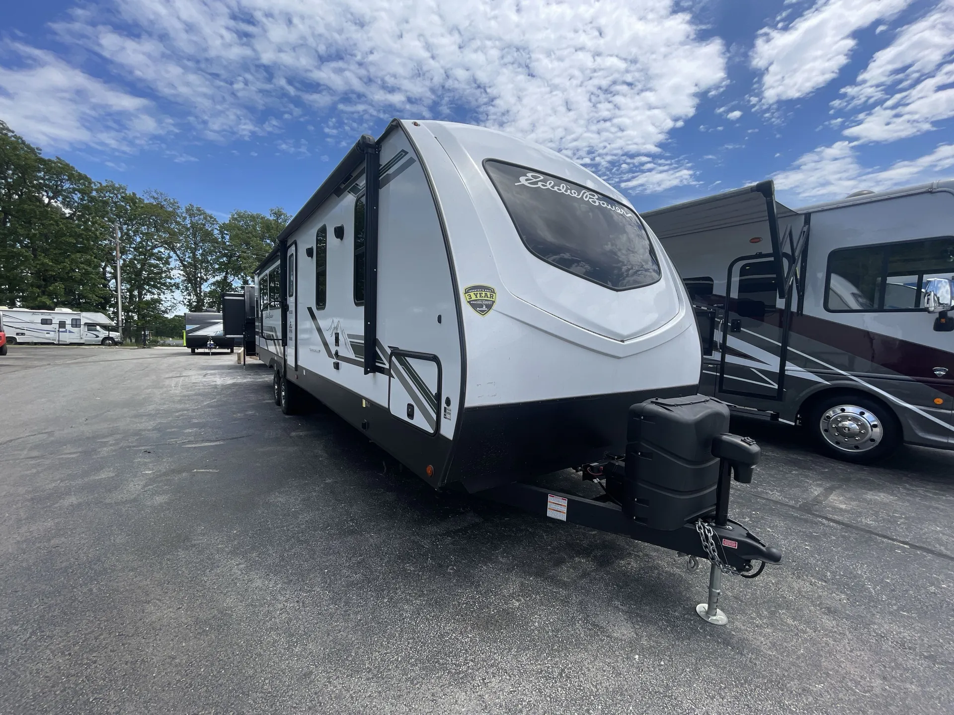 2024 Dutchmen Eddie Bauer 33RL - Photo 2