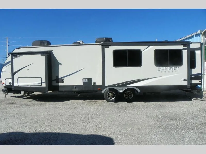 2017 CrossRoads RV Sunset Trail Grand Reserve 33RL - Photo 4
