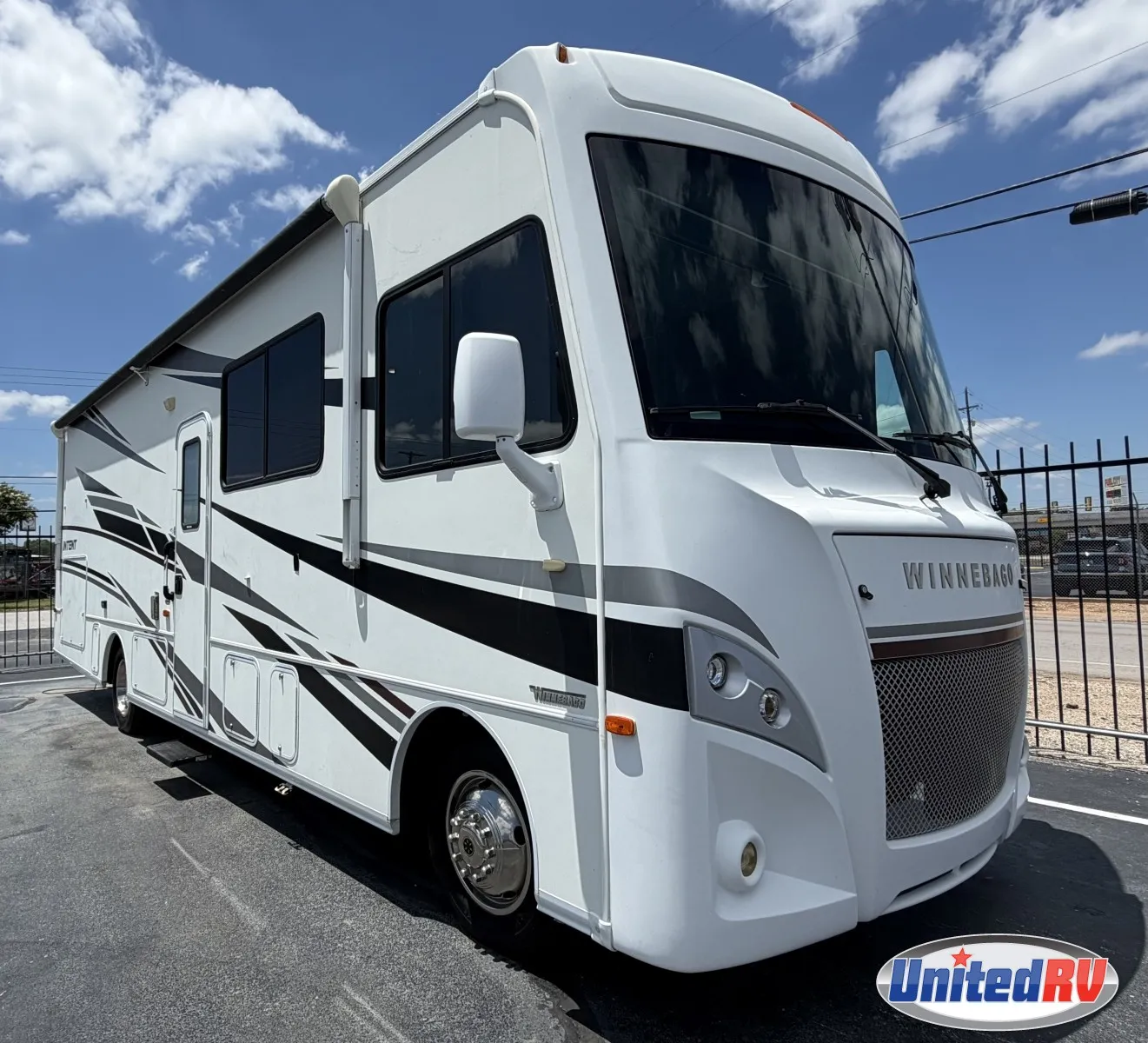 2019 WINNEBAGO WINNEBAGO 31P - Photo 2
