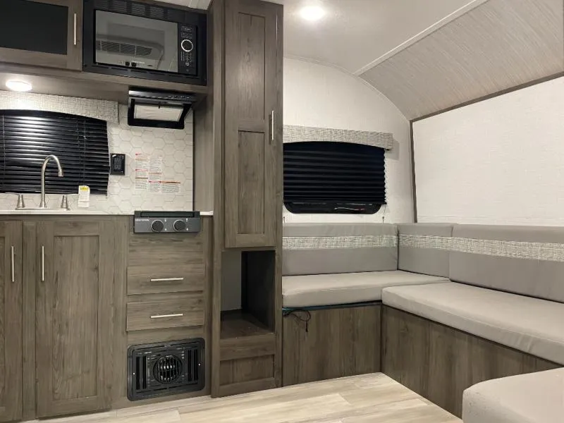 2022 Coachmen Clipper Ultra-Lite 182DBU - Photo 3