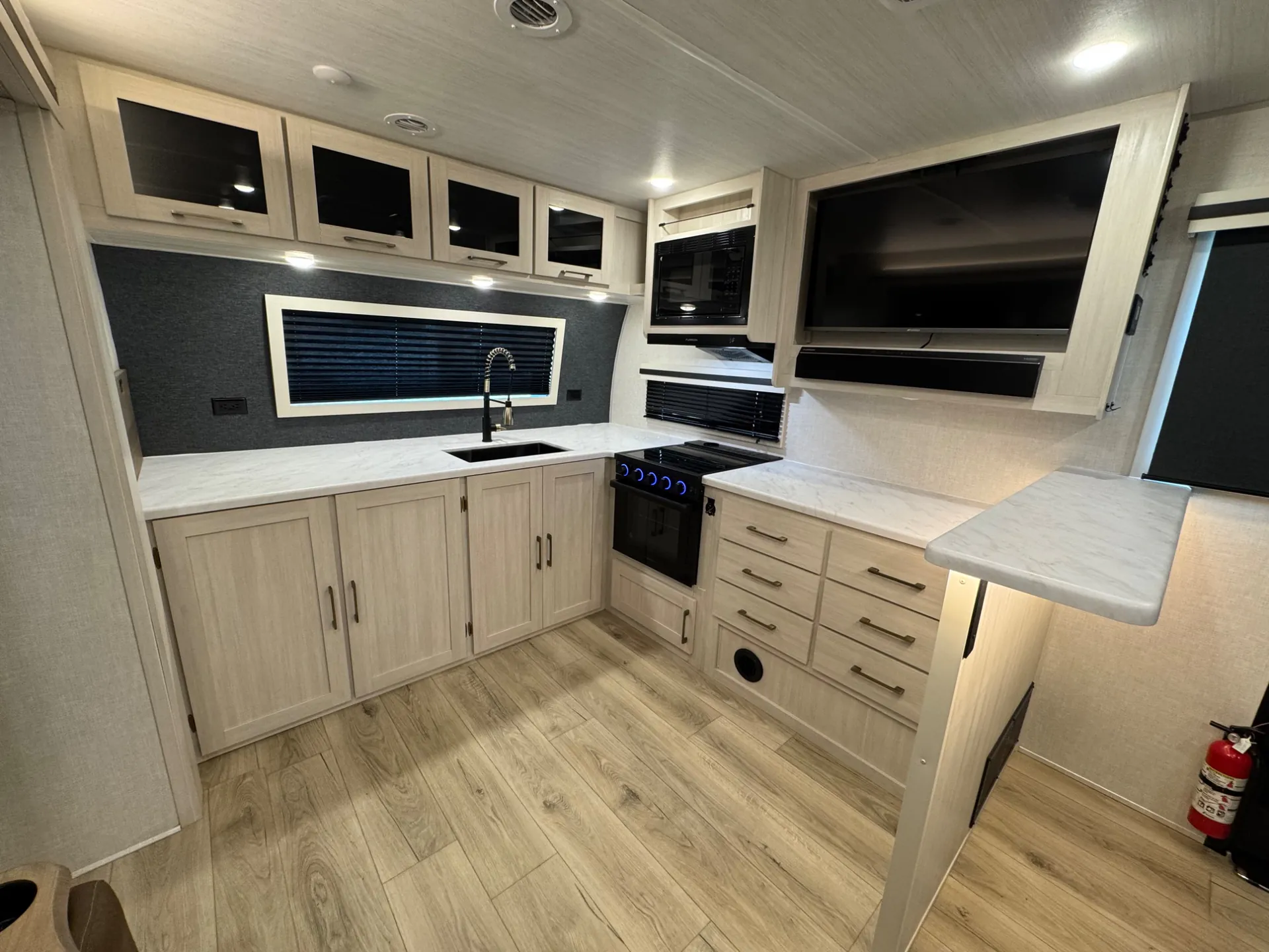 2025 Forest River Grand Surveyor 268FKBS — Photo 7