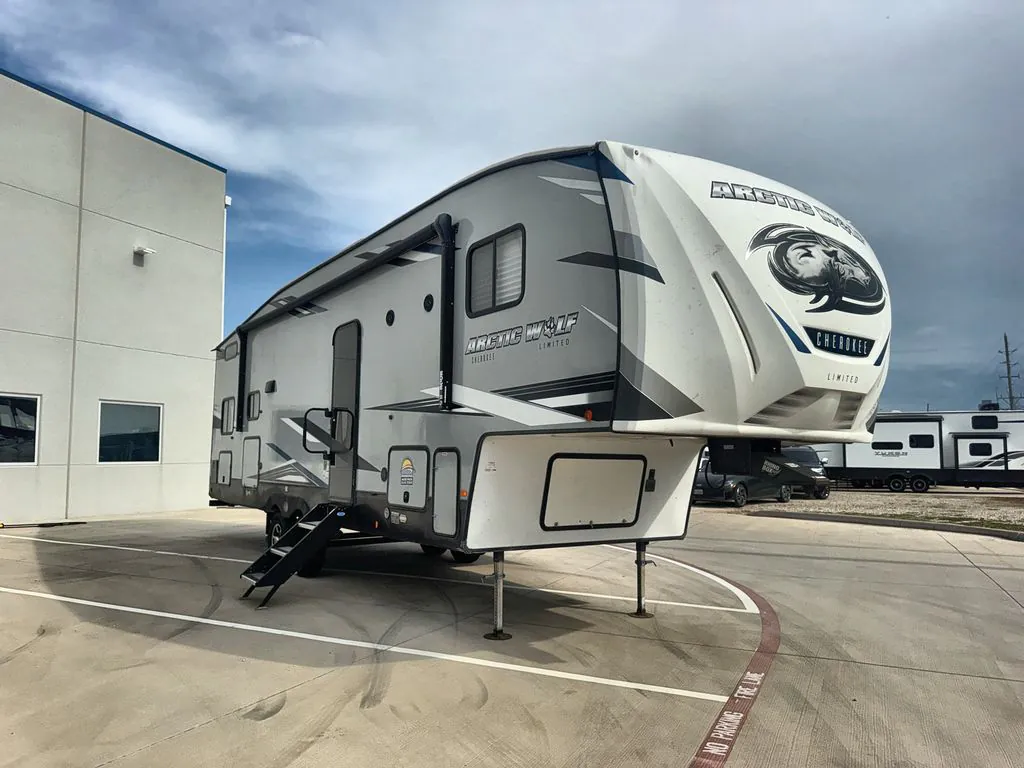 2022 Forest River Cherokee Arctic Wolf 287BH - Photo 2