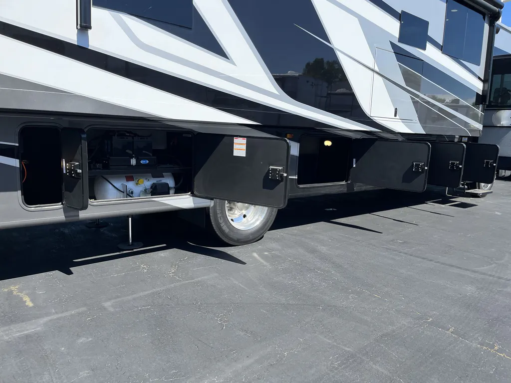 2027 Entegra Coach Vision XL 36C, Photos photo 28