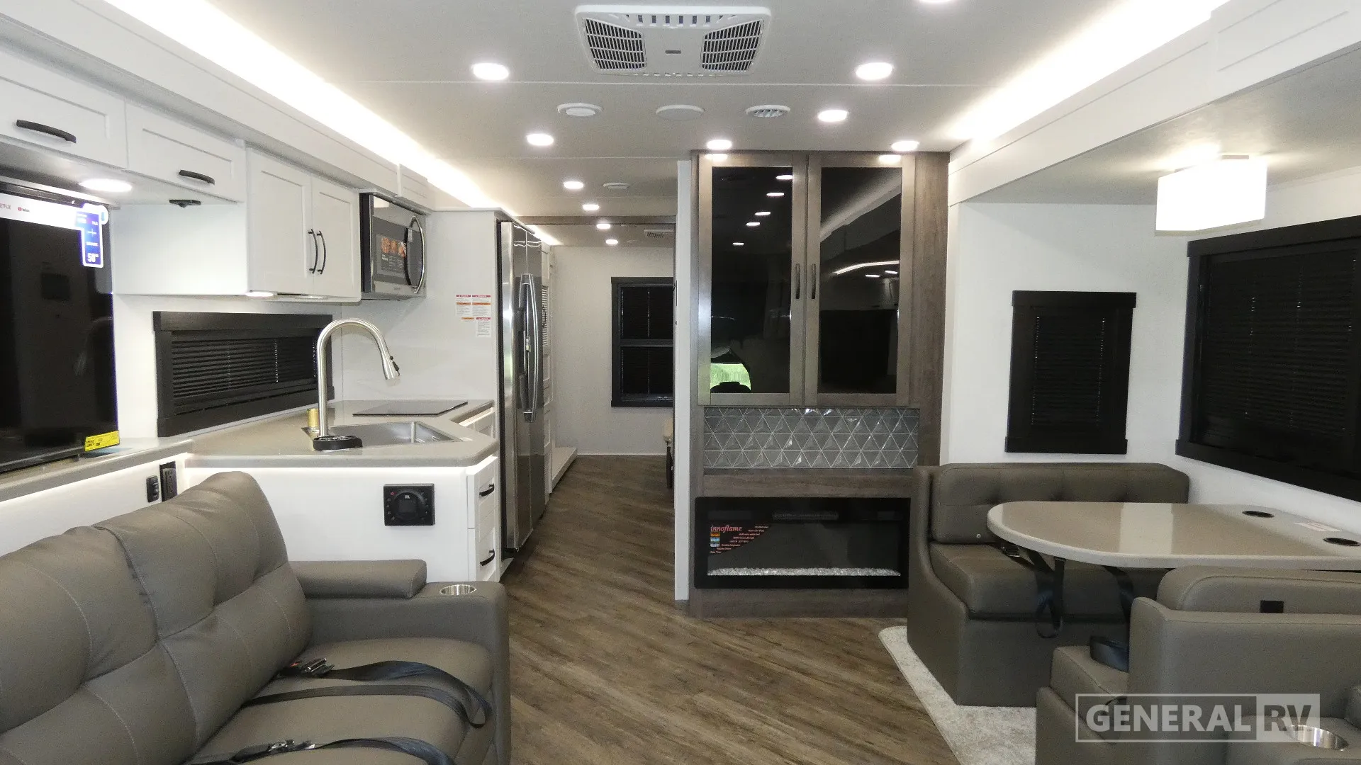 2026 Entegra Coach Accolade XL 37M - Photo 3