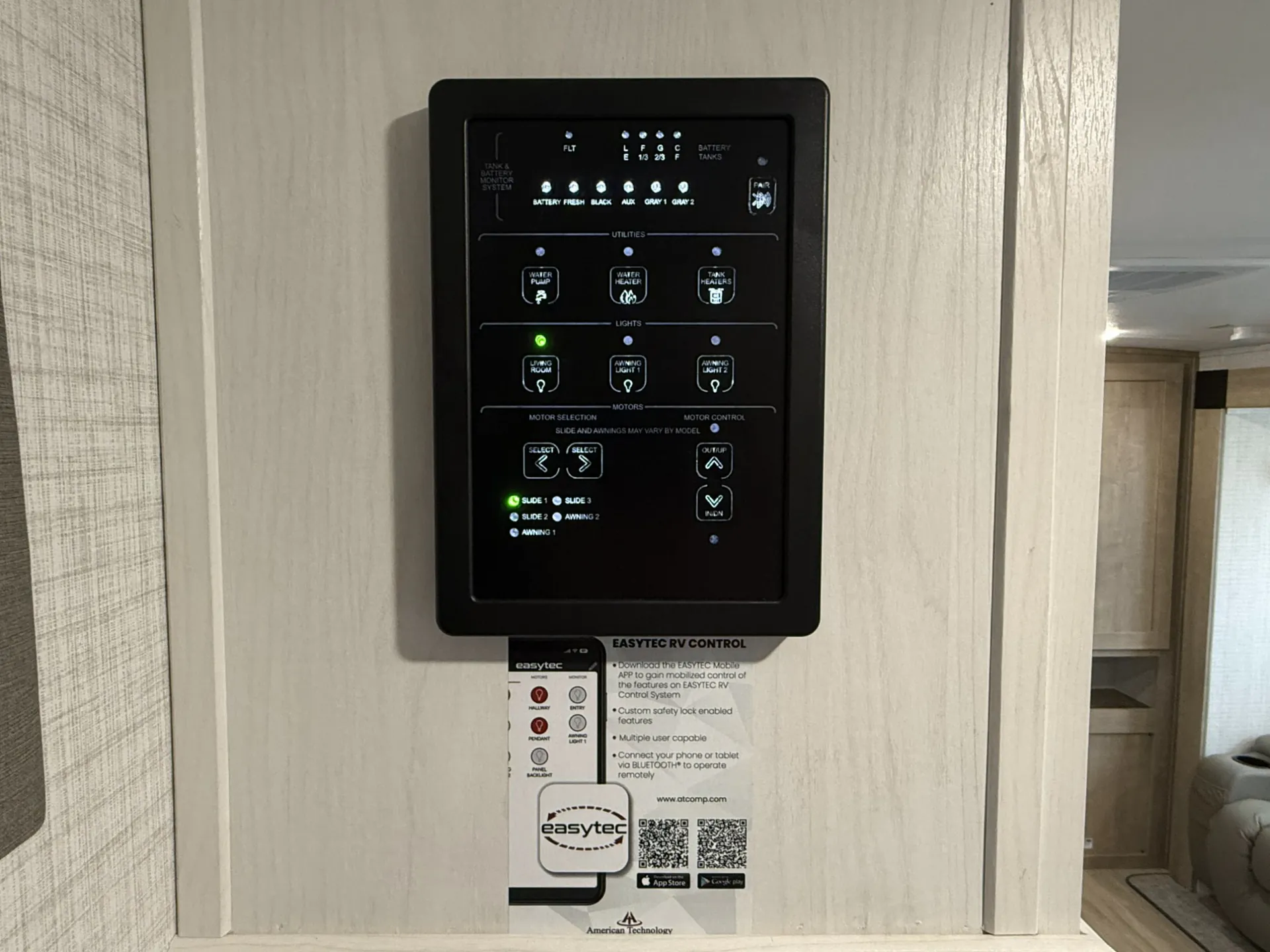 2025 Forest River Solaire 2420RBS — Photo 7