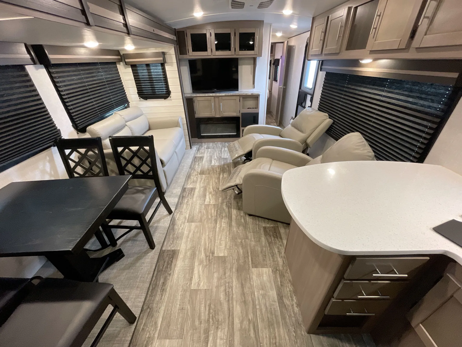 2022 CrossRoads Sunset Trail Super Lite SS291RK — living area main
