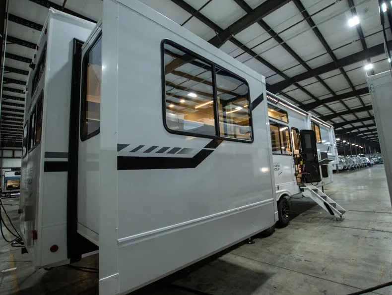 2026 Forest River Cherokee Arctic Wolf 38LEAHG - Photo 3