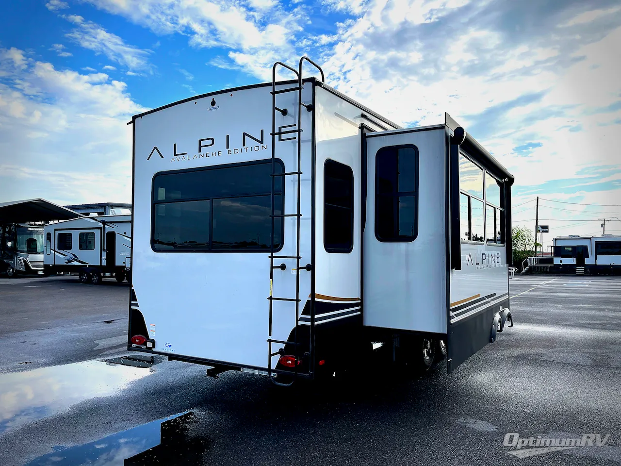 2025 Keystone Avalanche 321RL - Photo 3