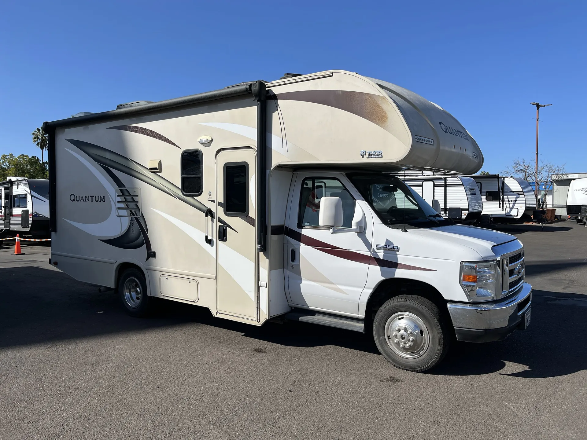 2017 Thor Motor Coach Quantum GR22 - Photo 2
