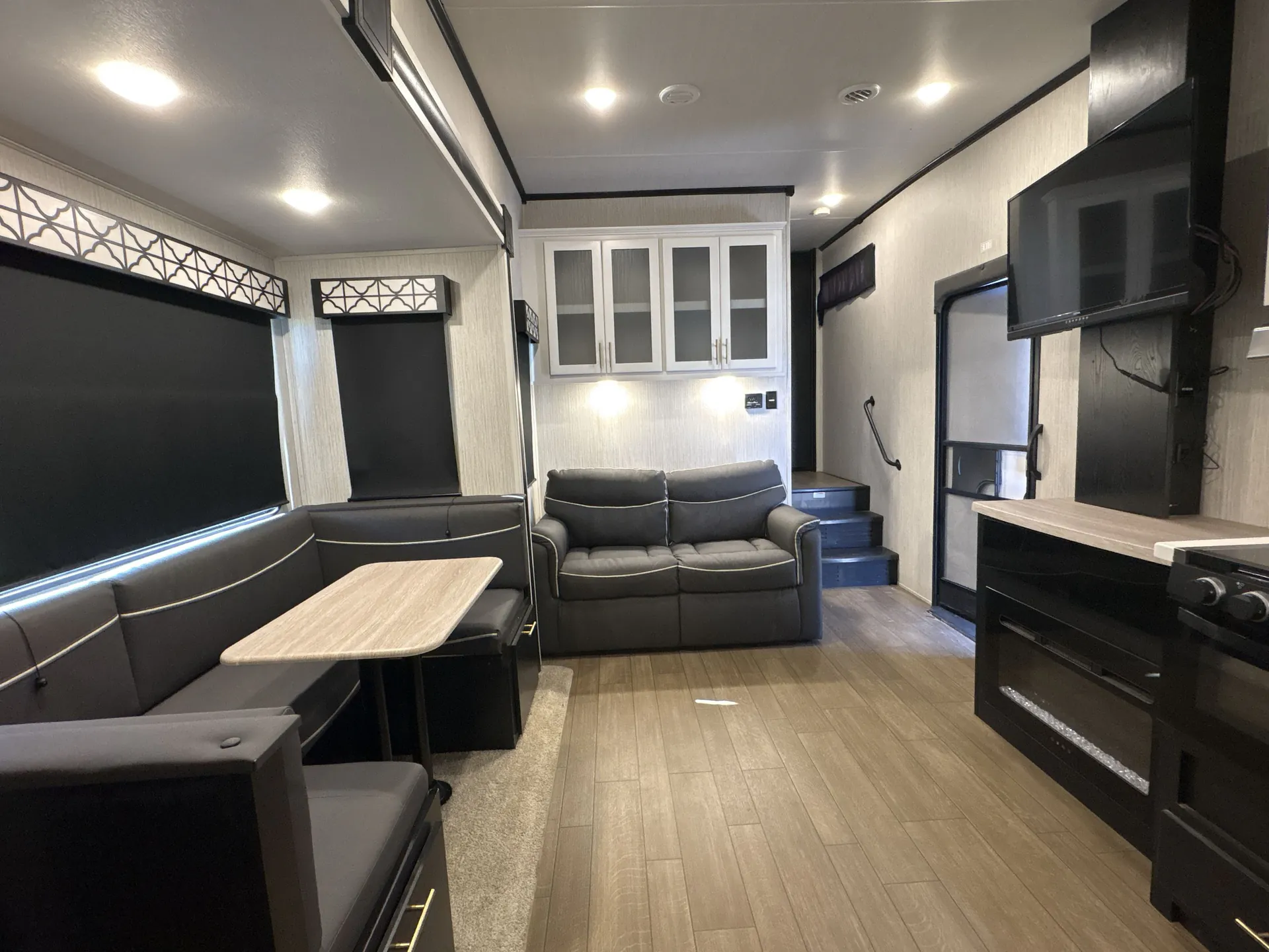 2022 Forest River Wildcat 302BH — living area main