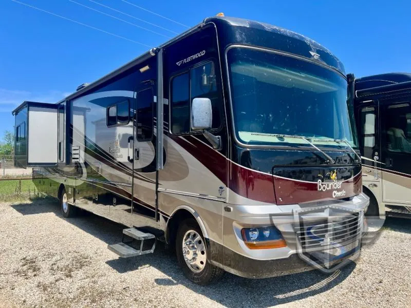 2014 Fleetwood Bounder 36E - Main photo