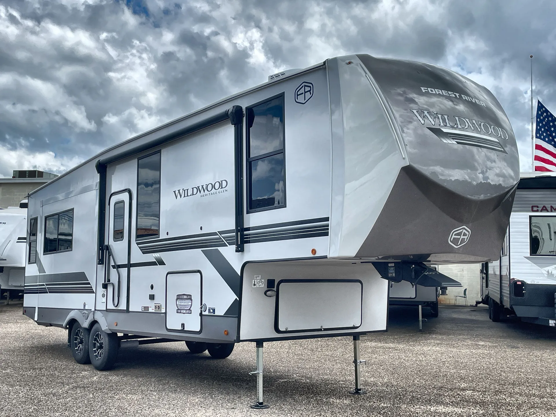 2027 Forest River Wildwood Heritage Glen 286RL dealer photo 1 from Camping World