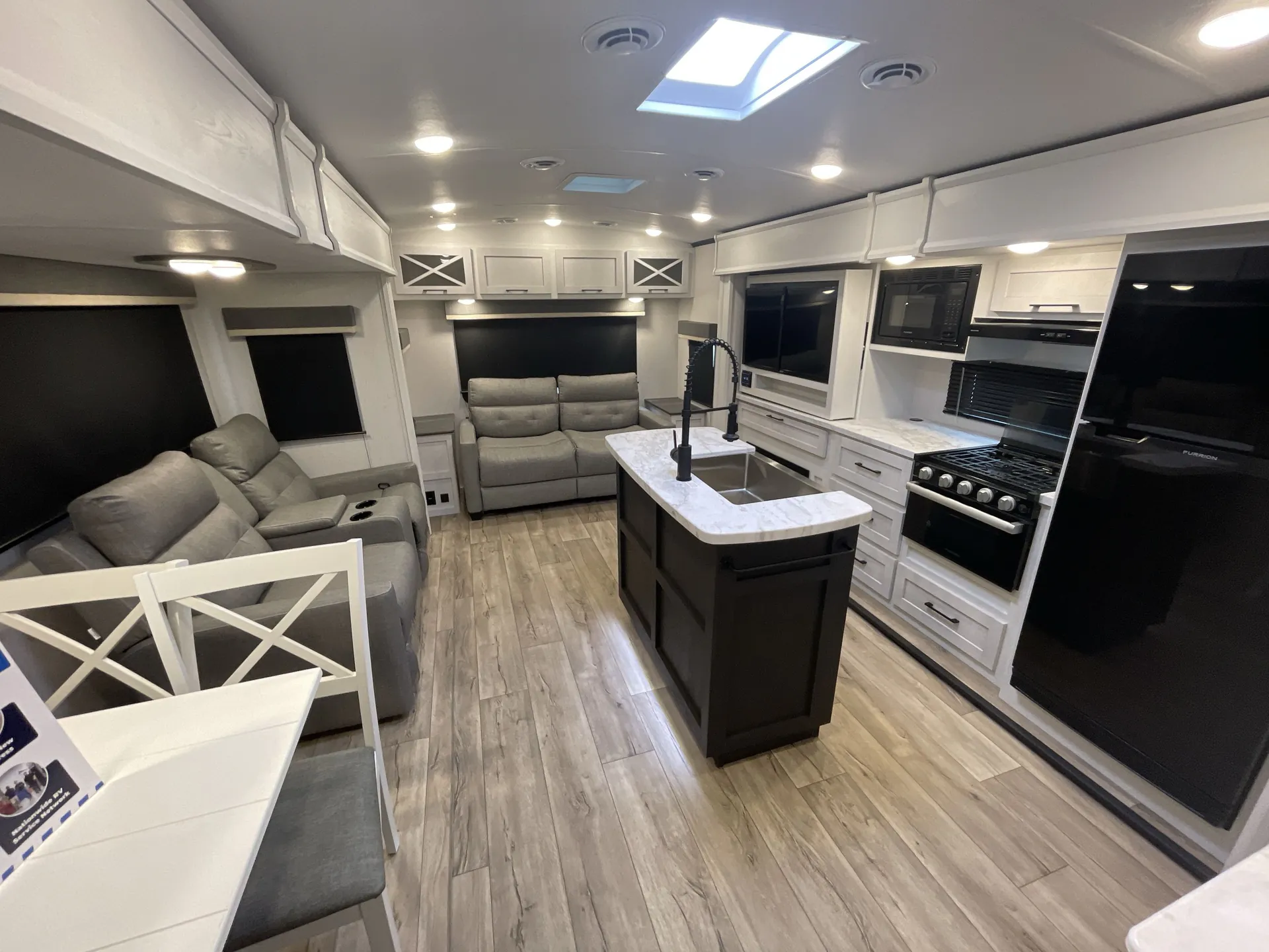 2025 Dutchmen Astoria 3313RL — living area main