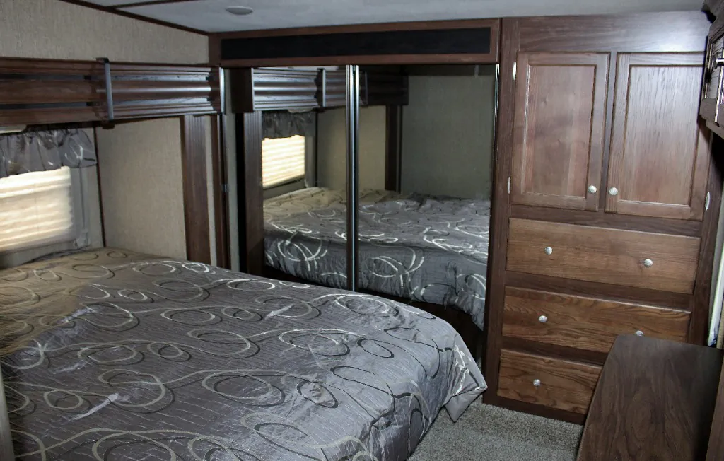 2018 Keystone Sprinter 298FWRLS - Photo 4