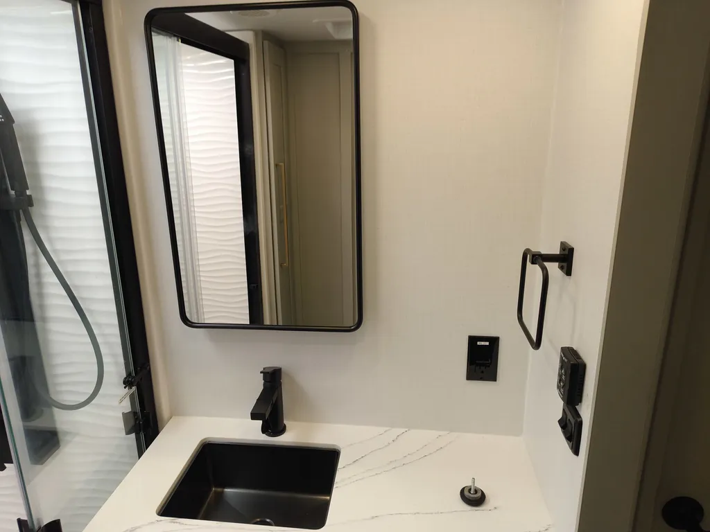 2026 Brinkley Model G 4150, Photos photo 36