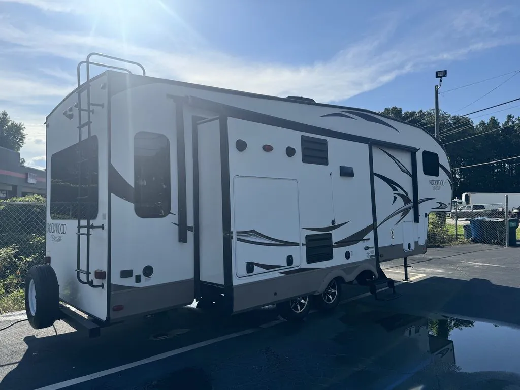 2017 Forest River Rockwood Signature Ultra Lite 8288WSA - Photo 4