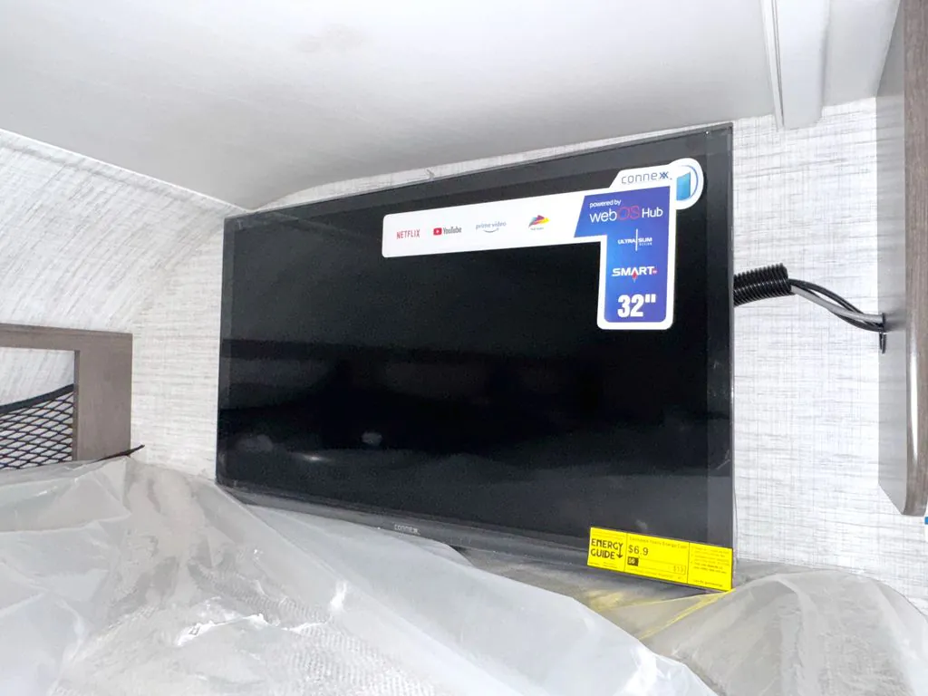 2025 Jayco Melbourne 24L - Photo 3