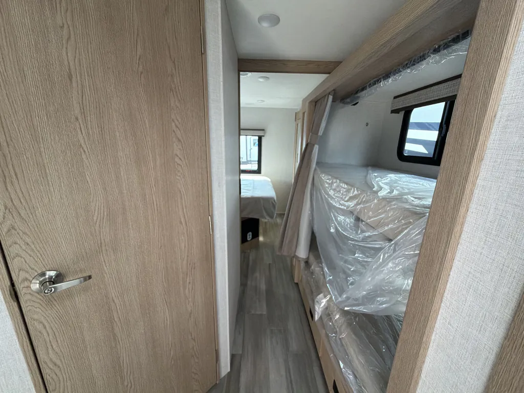2027 Thor Motor Coach Freedom Elite 31FE, Photos photo 5