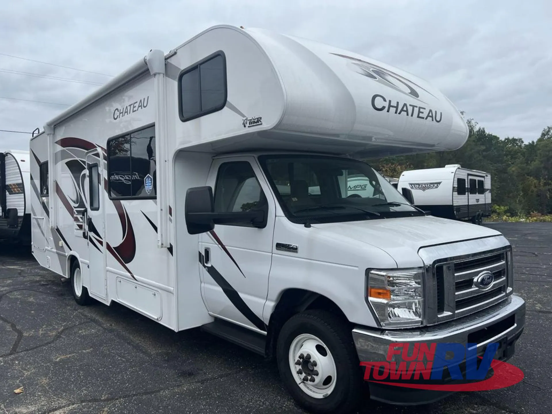 2023 Thor Motor Coach Chateau 28A - Photo 2