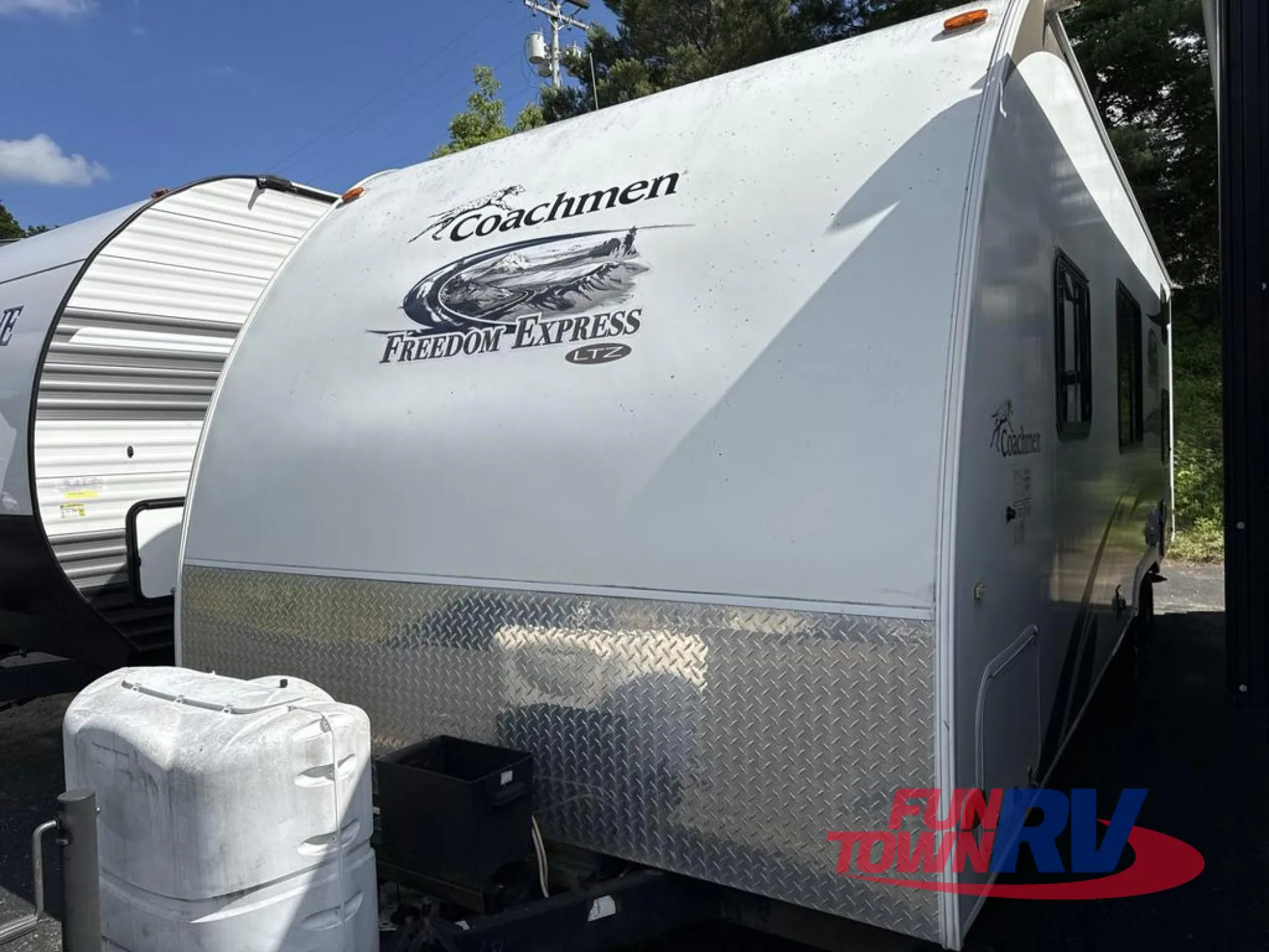 2013 Coachmen Freedom Express LTZ 230BH - Photo 3
