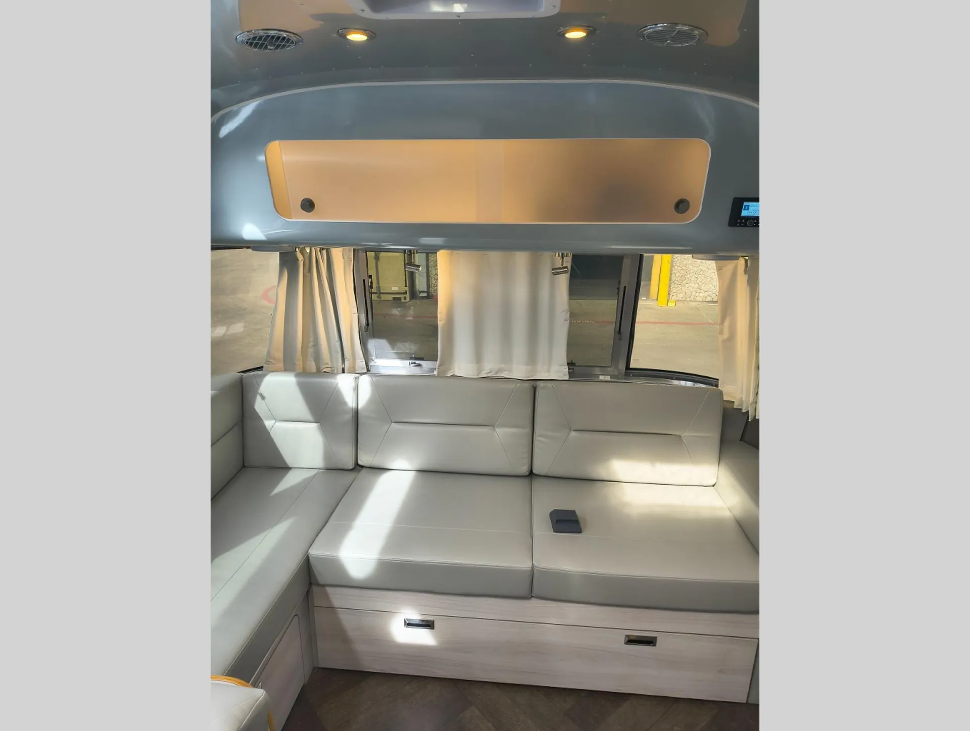 2026 Airstream International 30RB Twin - Photo 3