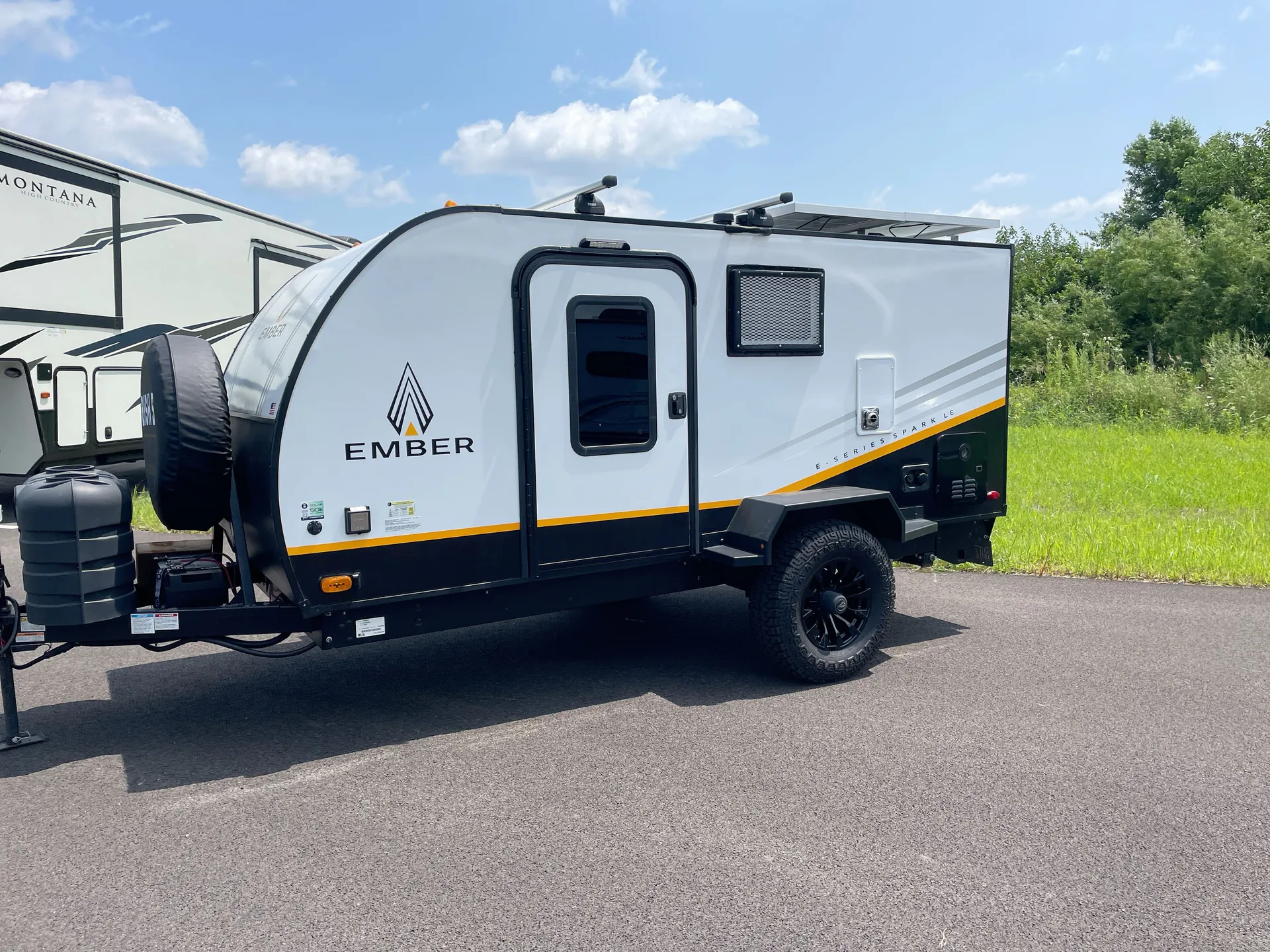 2026 Ember RV E-Series 12RK - Photo 2