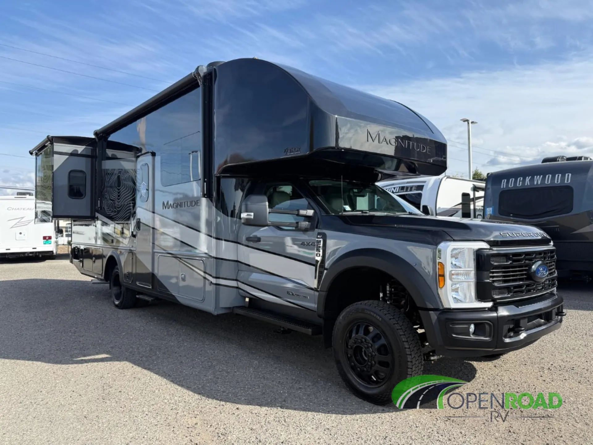 2027 Thor Motor Coach Magnitude X32 - Photo 2