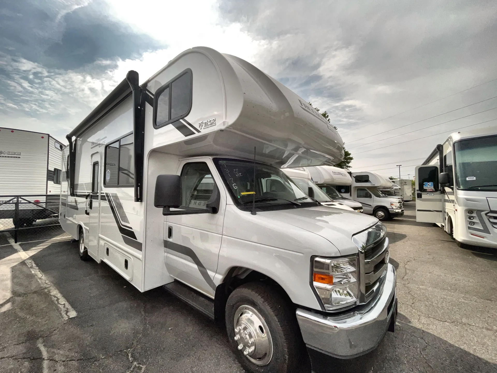 2027 Thor Motor Coach Freedom Elite 28HZ - Photo 2