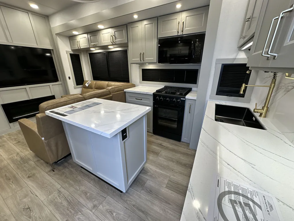2026 Brinkley Model G 4150, Photos photo 18