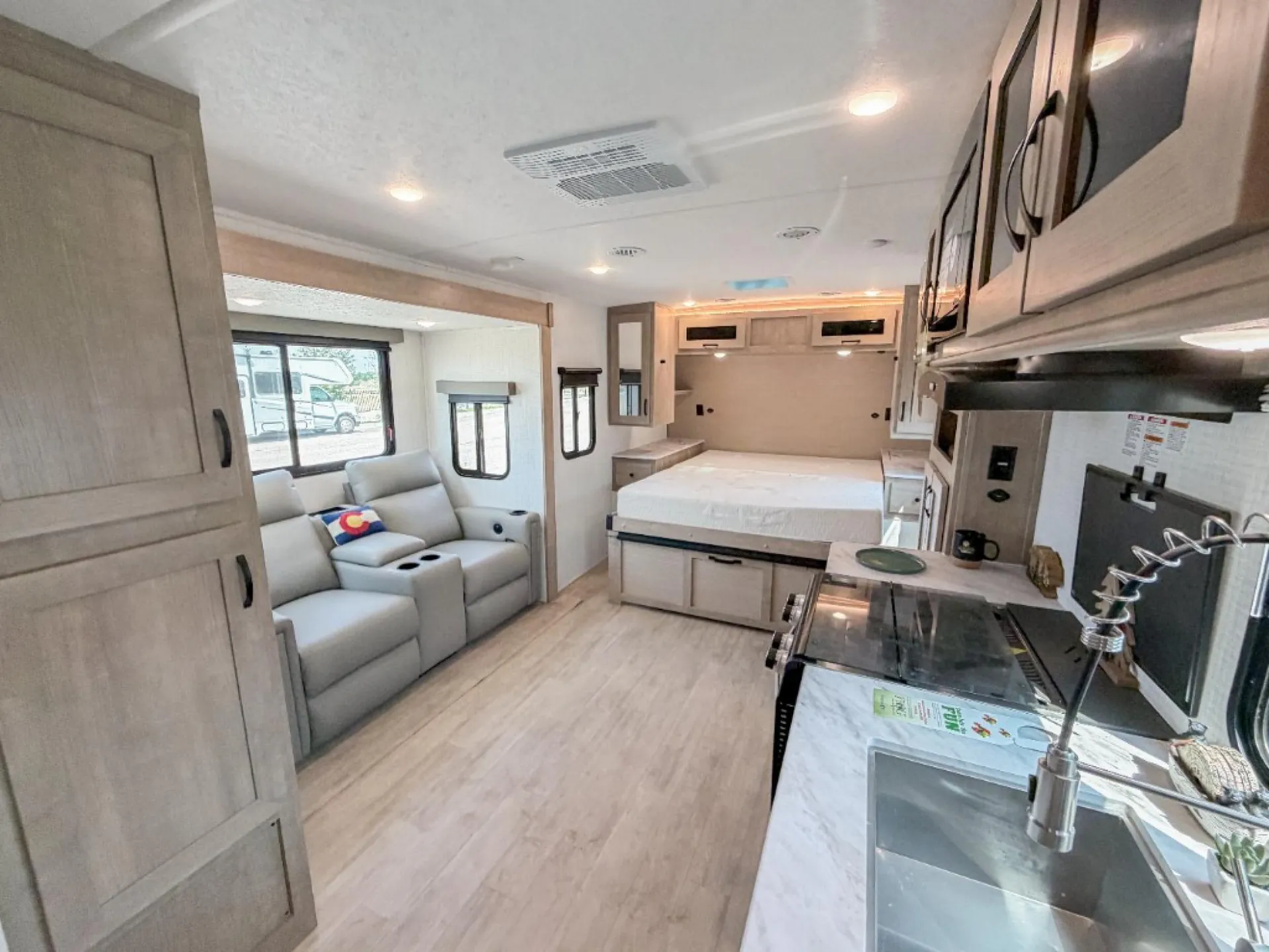 2025 Palomino Solaire Ultra-Lite 2080RBS - Photo 3
