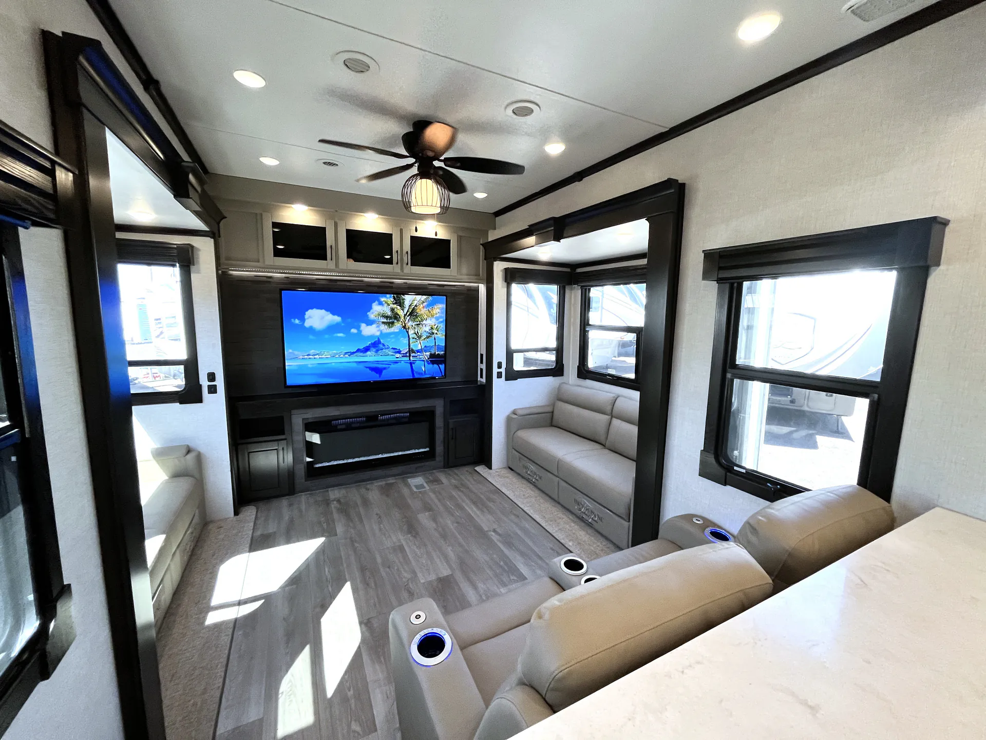 2021 CrossRoads Redwood RW4150RD - Photo 3