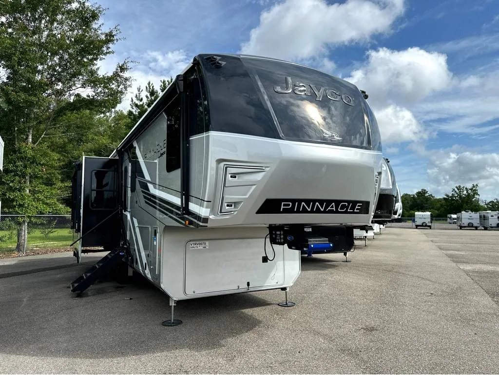 2027 Jayco Pinnacle 32RLTS - Photo 2