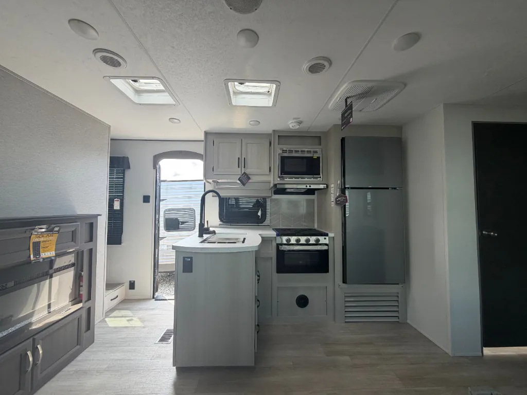 2027 Coachmen Catalina Legacy Edition 333DBDSCK, Photos photo 21